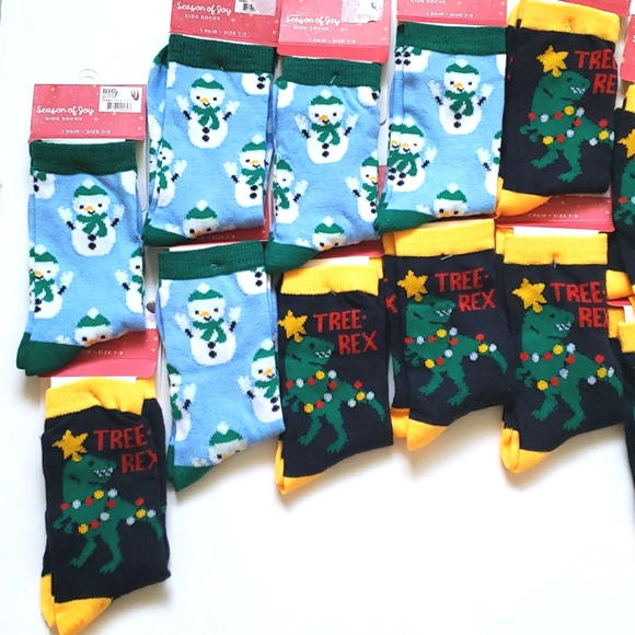 x12 Kids Christmas Holiday Socks Snowman Dinosaur Childrens Christmas Socks - Picture 2 of 12